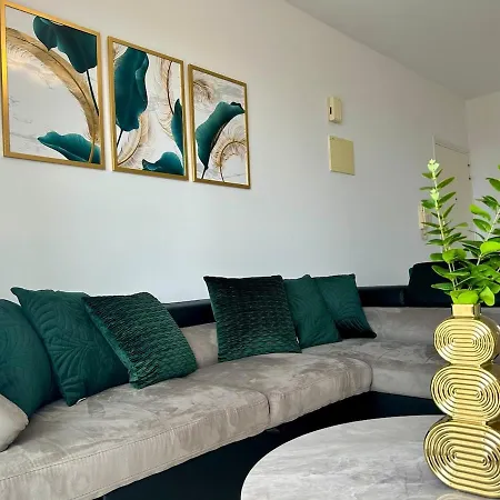 Apartment Emerald Sea View